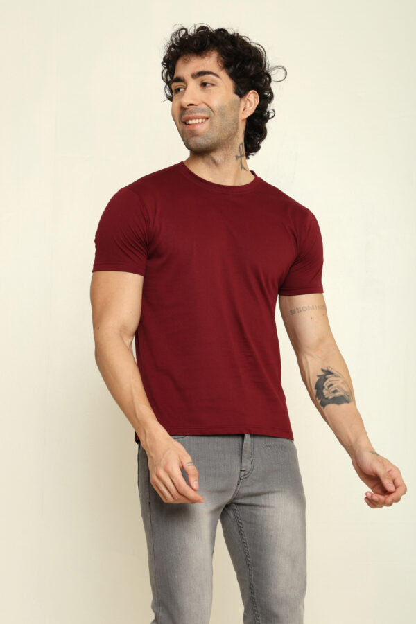 176665474278942301930.jpg Absqura Solid Men Maroon T-Shirt